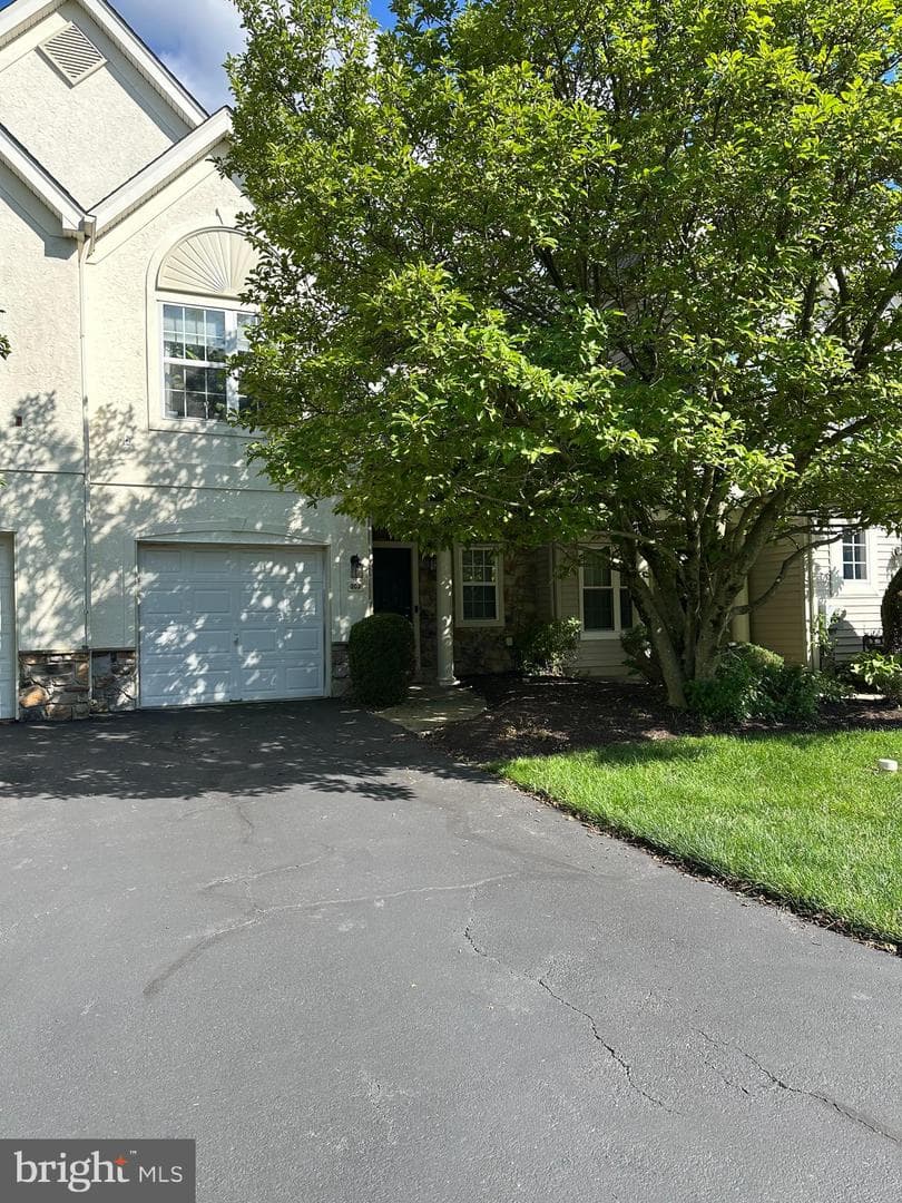 203 Oaktree Court, Warwick
