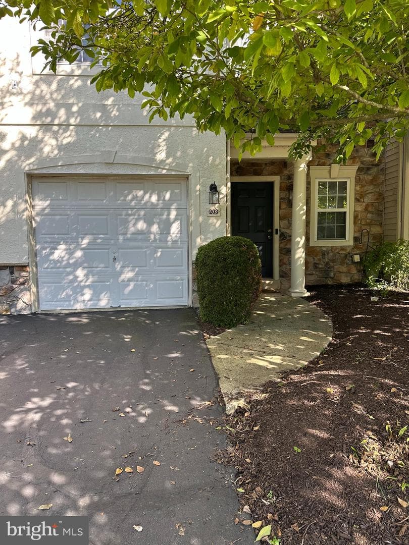 203 Oaktree Court, Warwick