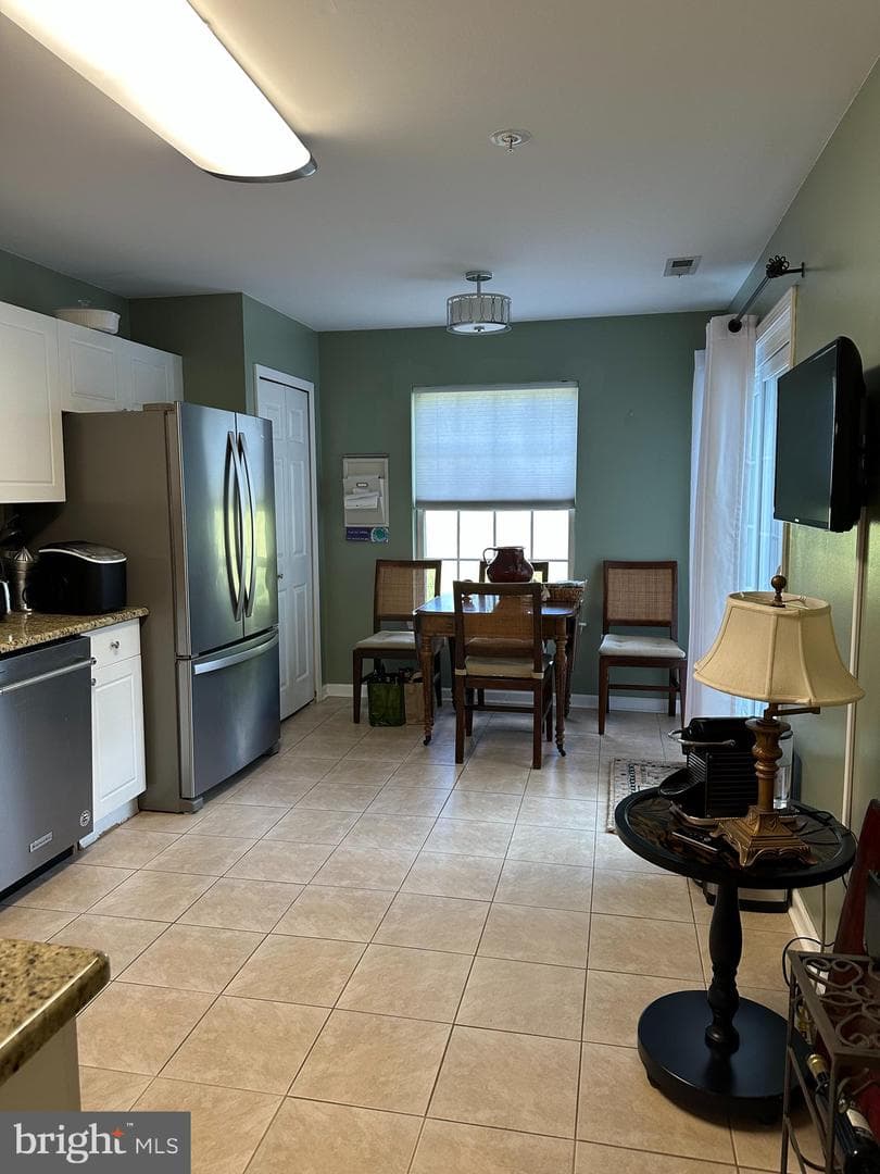 203 Oaktree Court photo 4