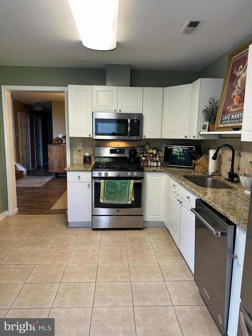 203 Oaktree Court photo 5