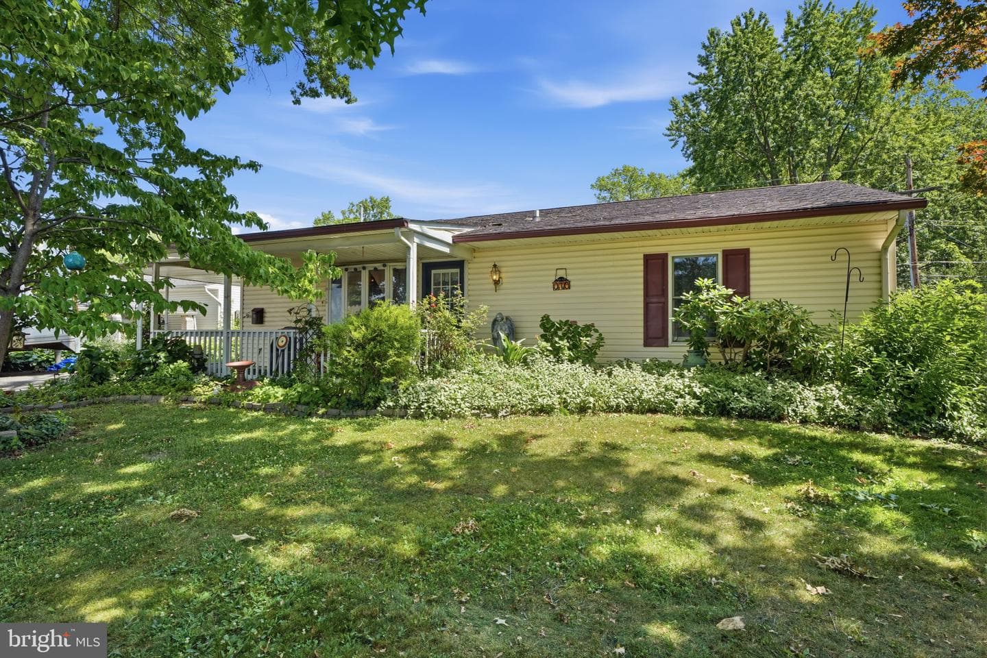 70 Tall Pine Lane, Levittown