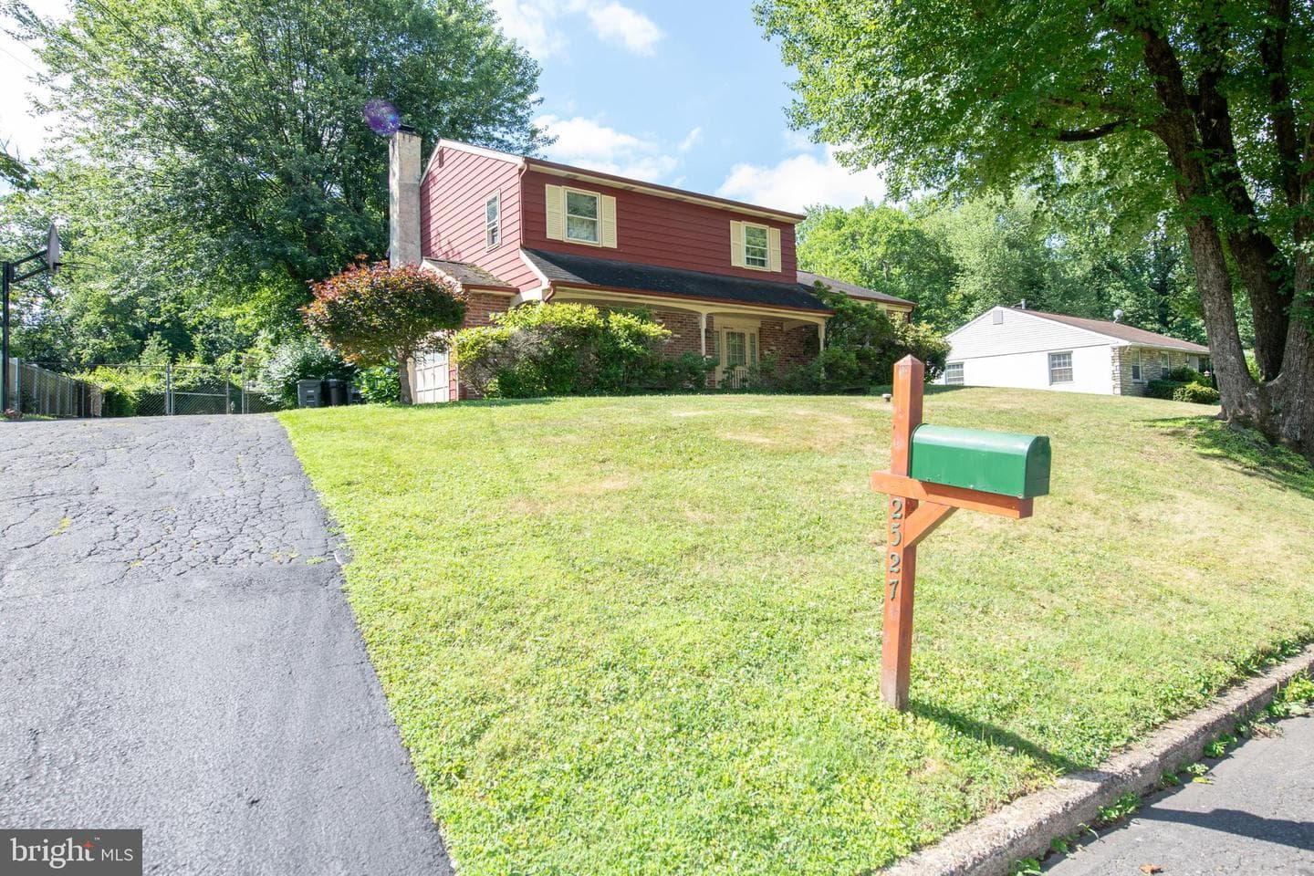 2527 Arrowhead Drive photo 3
