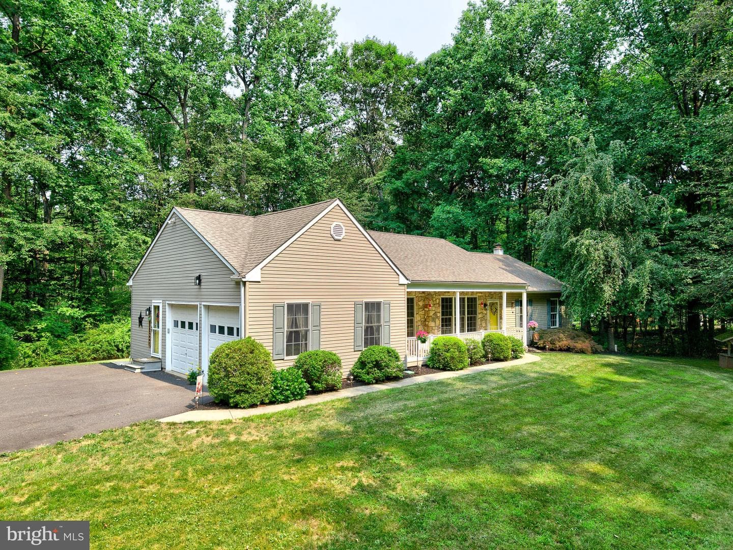 1045 Mountainview Drive photo 3