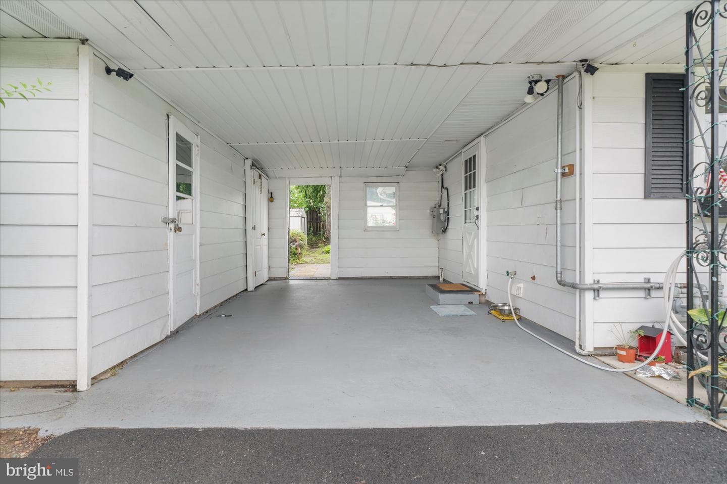 721 Auburn Road photo 4