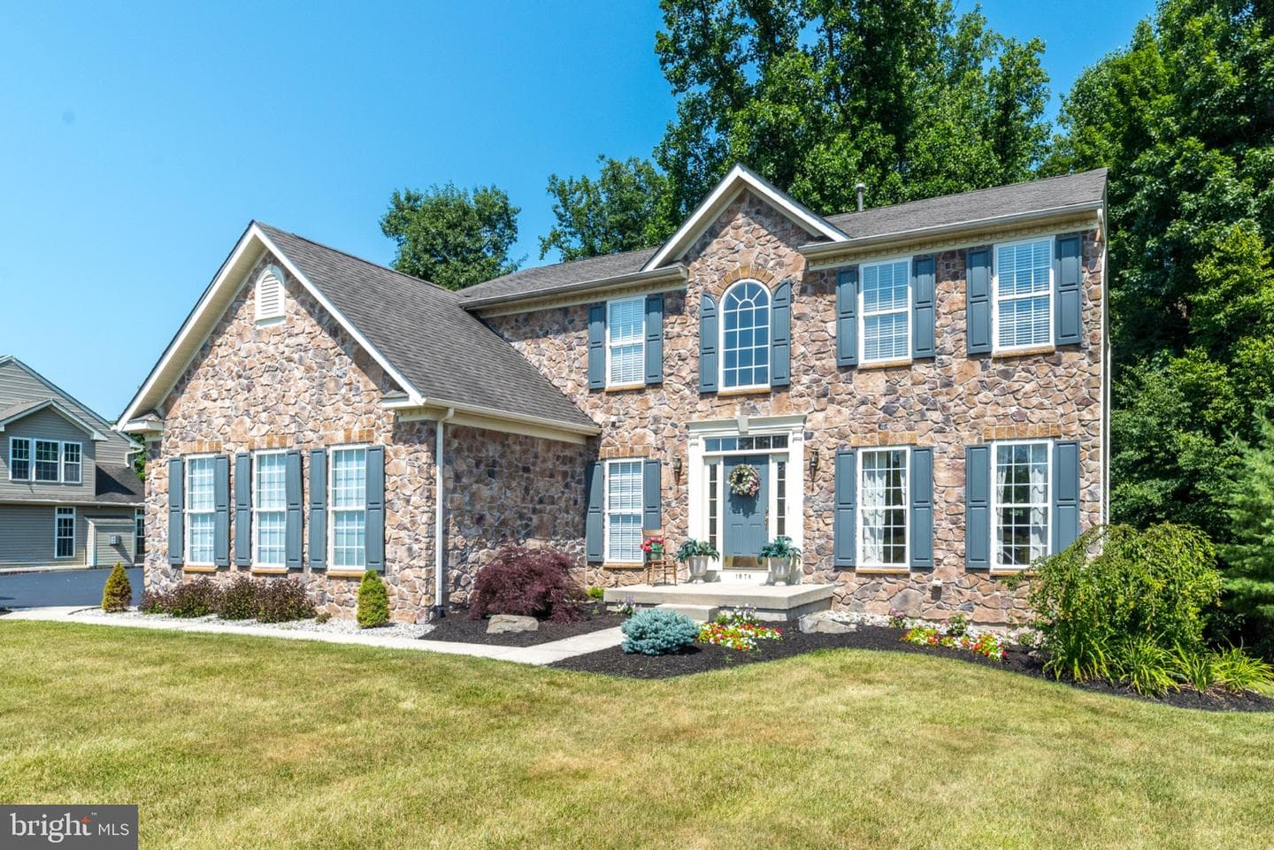 1876 Sycamore Drive photo 3