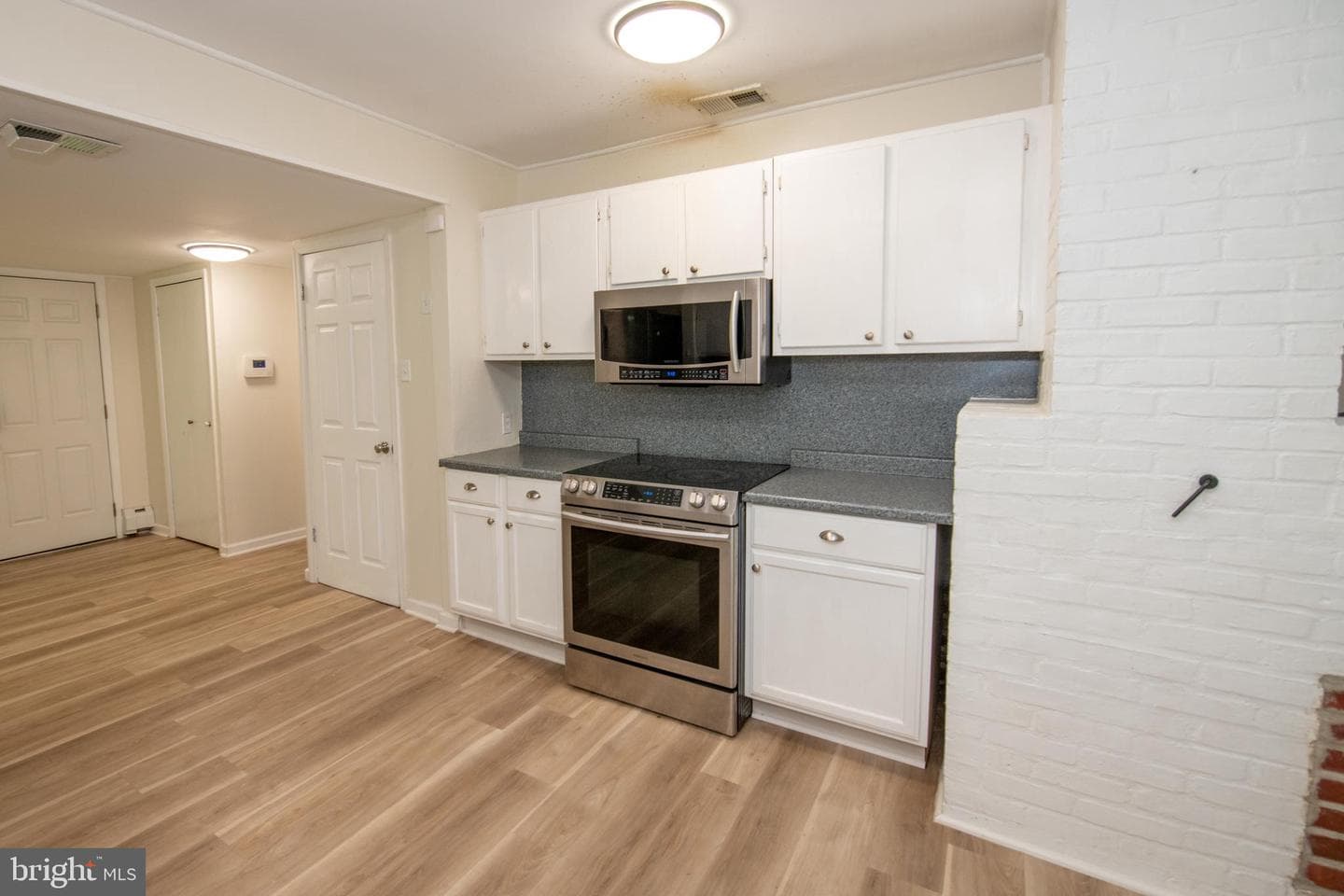 51 Serpentine Lane photo 6