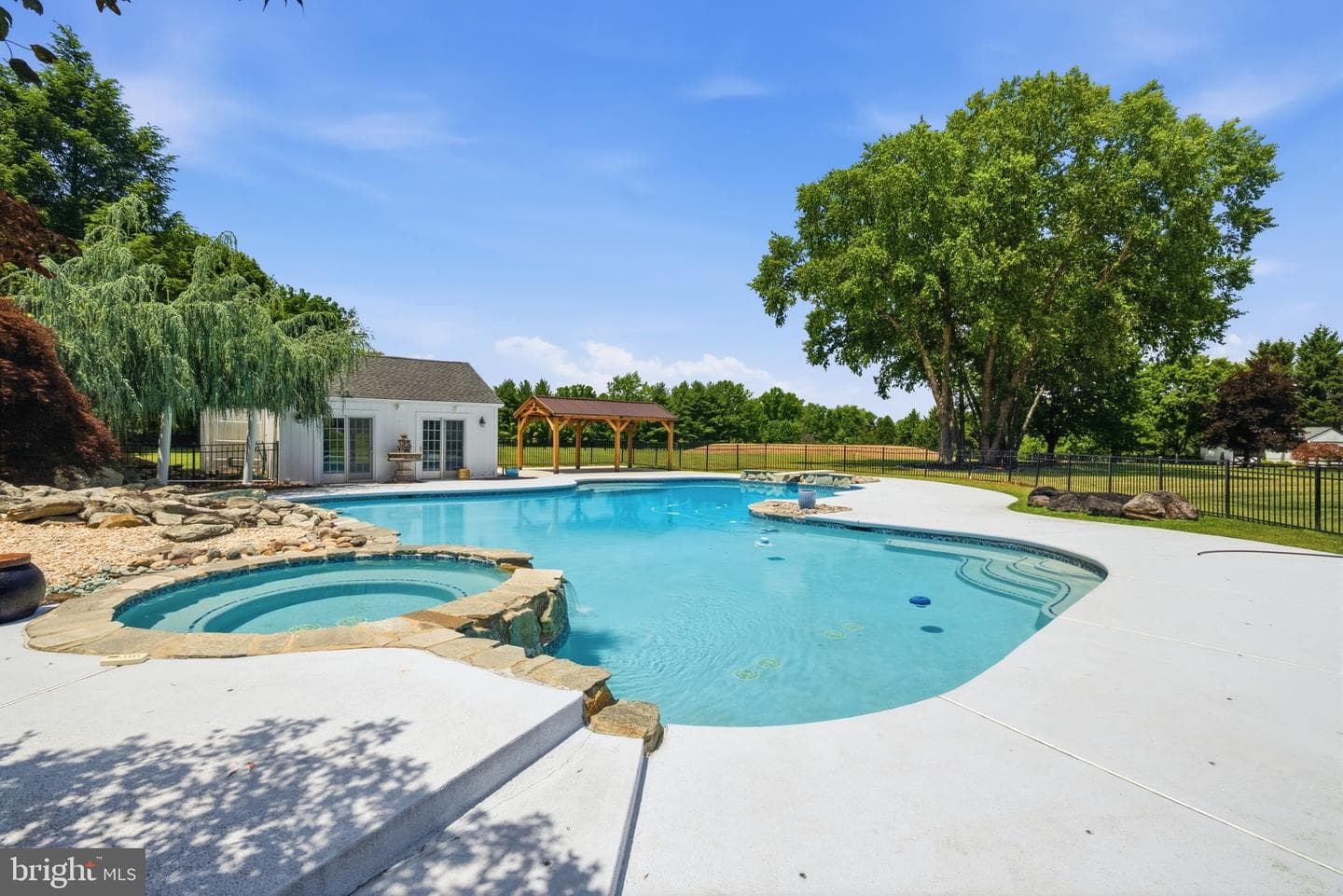 40 Beverly Hills Drive photo 73