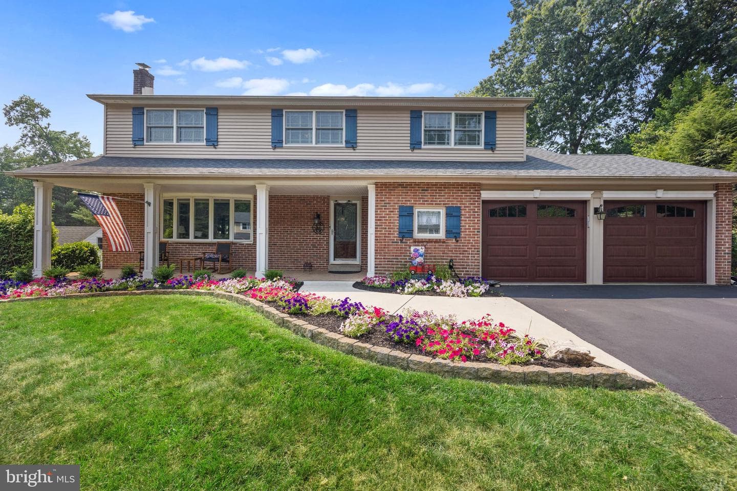 895 Sycamore Drive photo 3