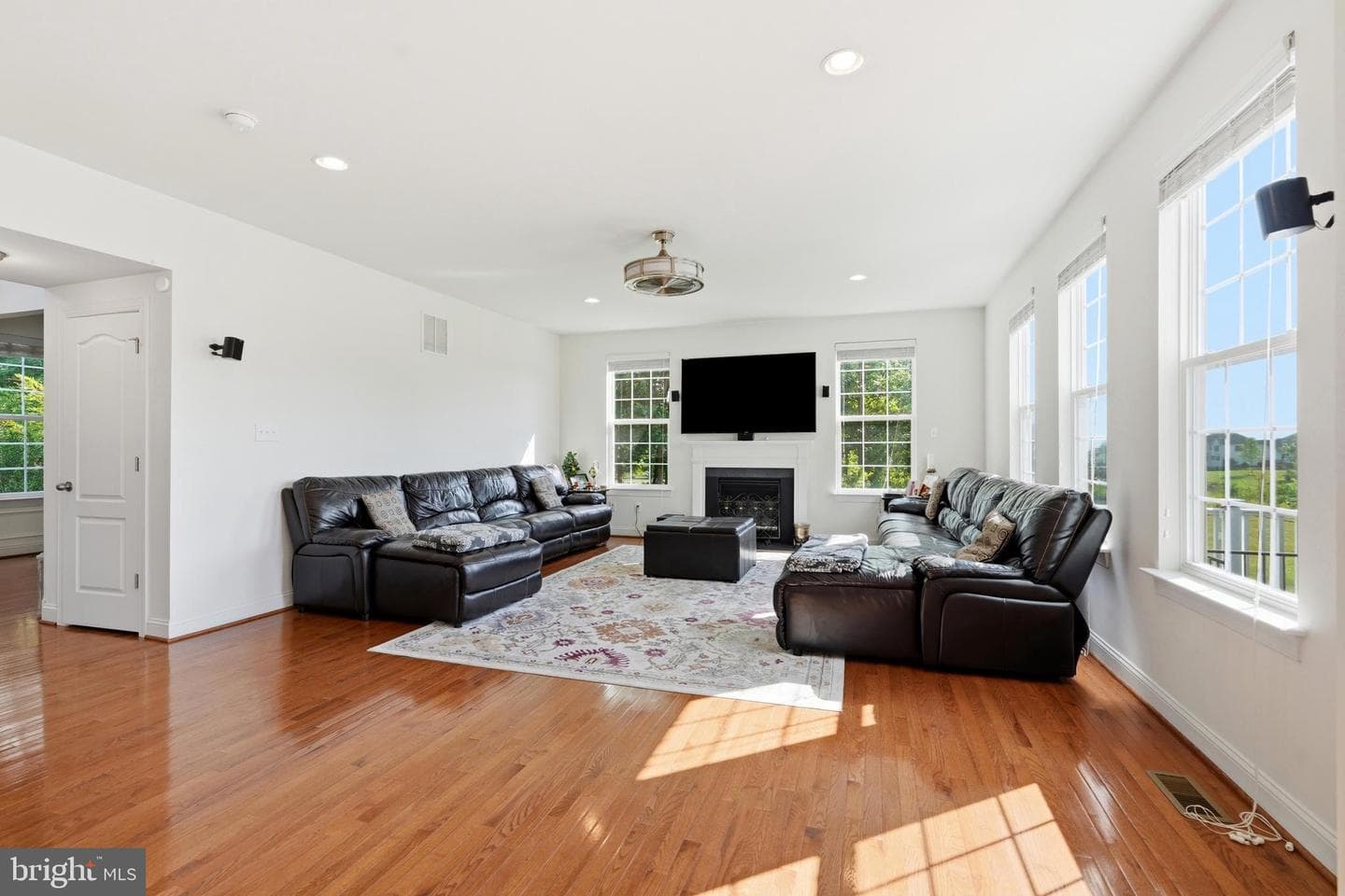 914 Hilltown Pike photo 7