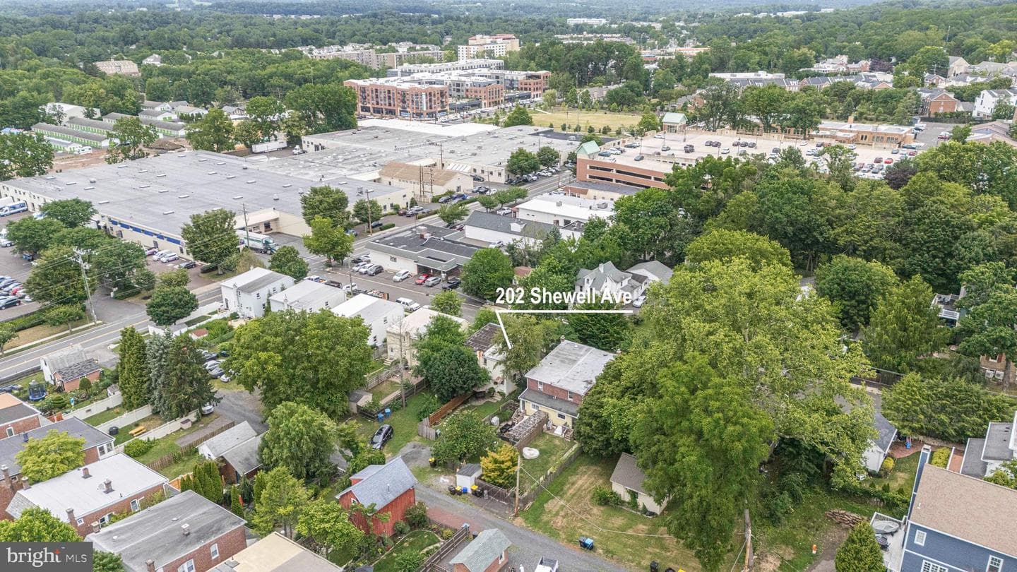 202 Shewell Avenue photo 35