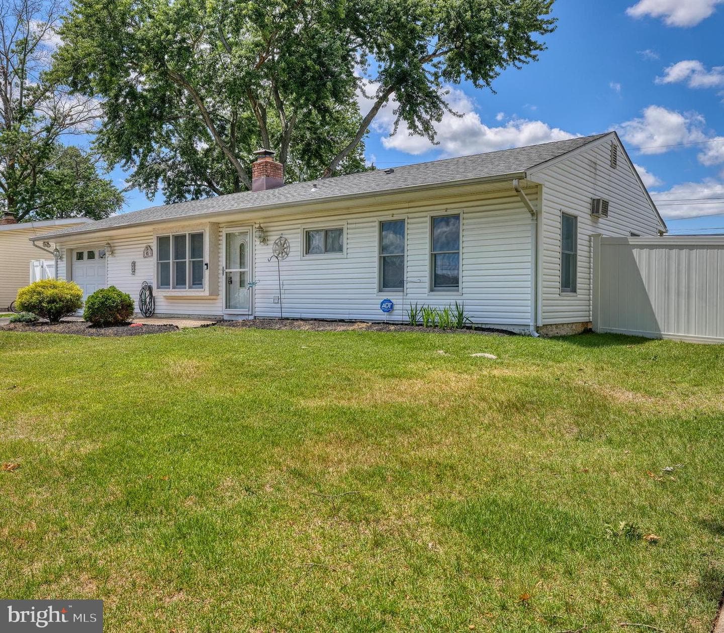 45 Crimson King Lane, Levittown