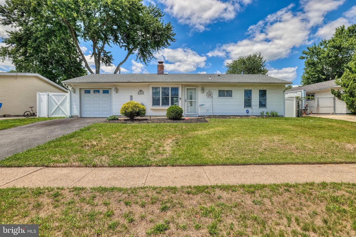 45 Crimson King Lane, Levittown