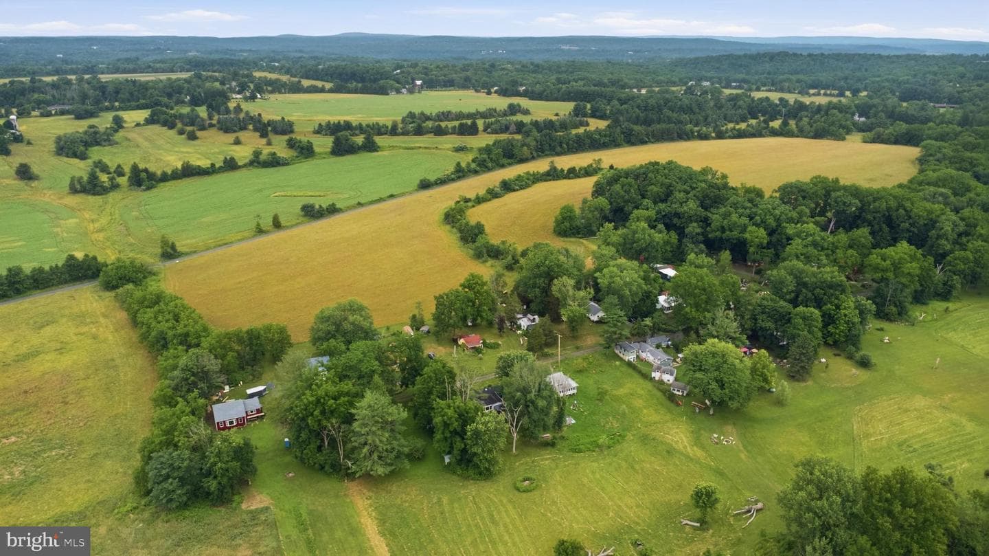 563 E Dark Hollow Road #170 Shawn Ln photo 6