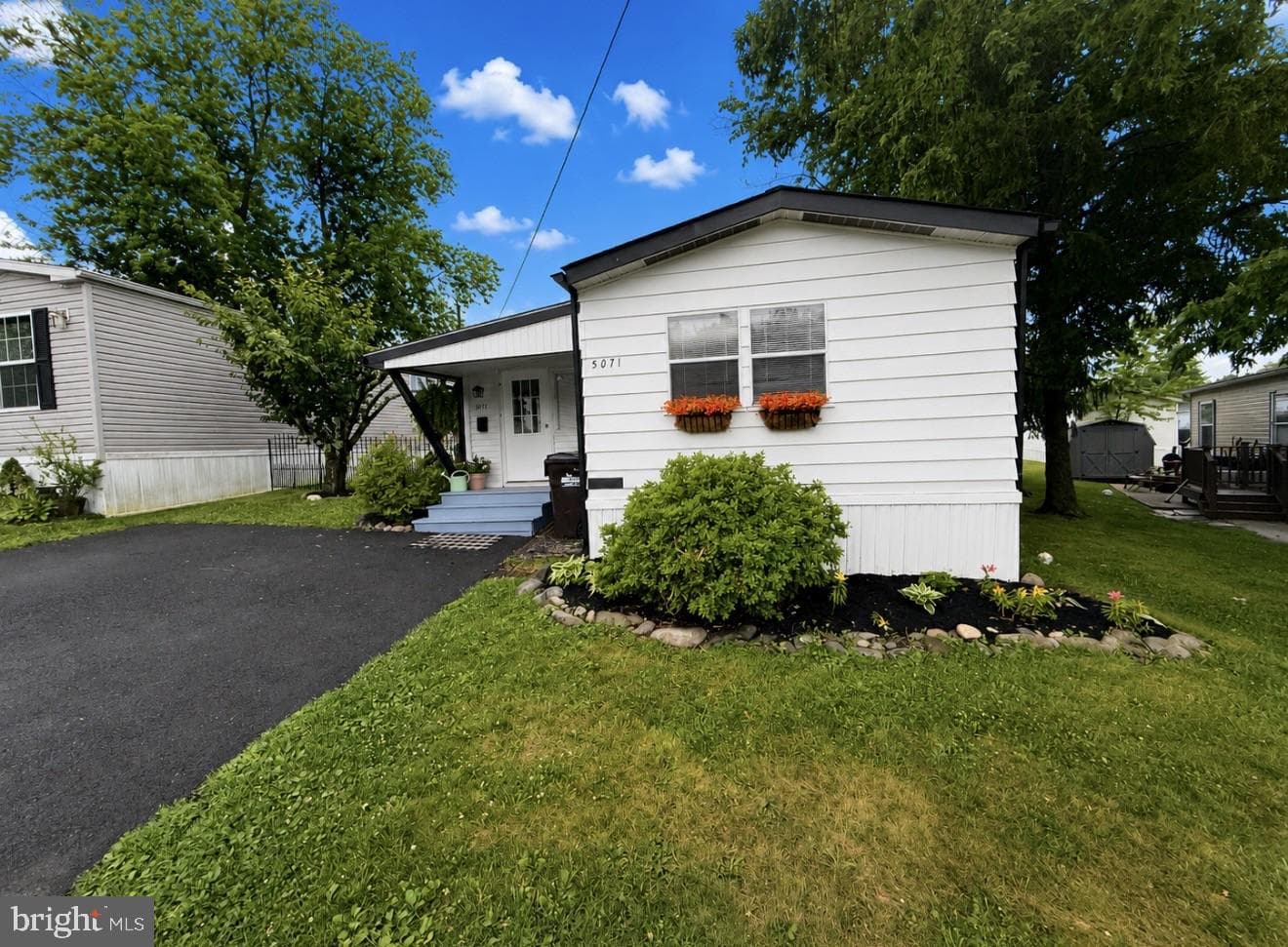 5071 Winterberry Drive photo 2