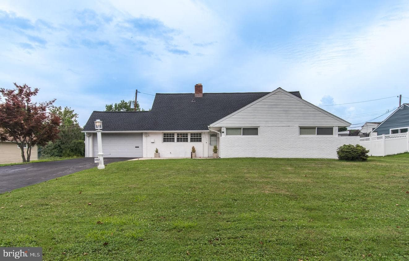 455 Snowball Drive, Levittown