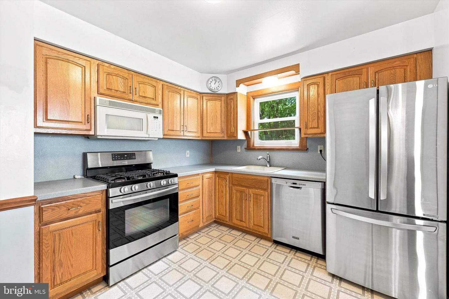 726 Violet Road photo 4