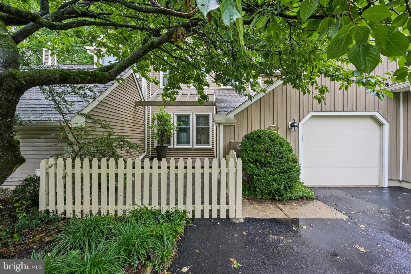 1564 Applewood Circle, Yardley
