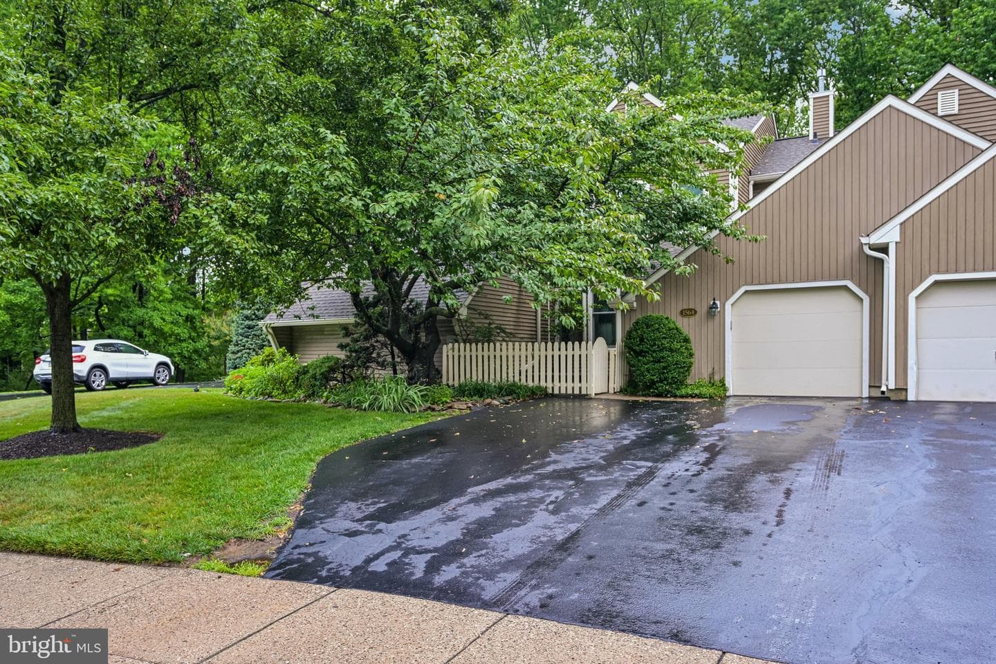 1564 Applewood Circle photo 4