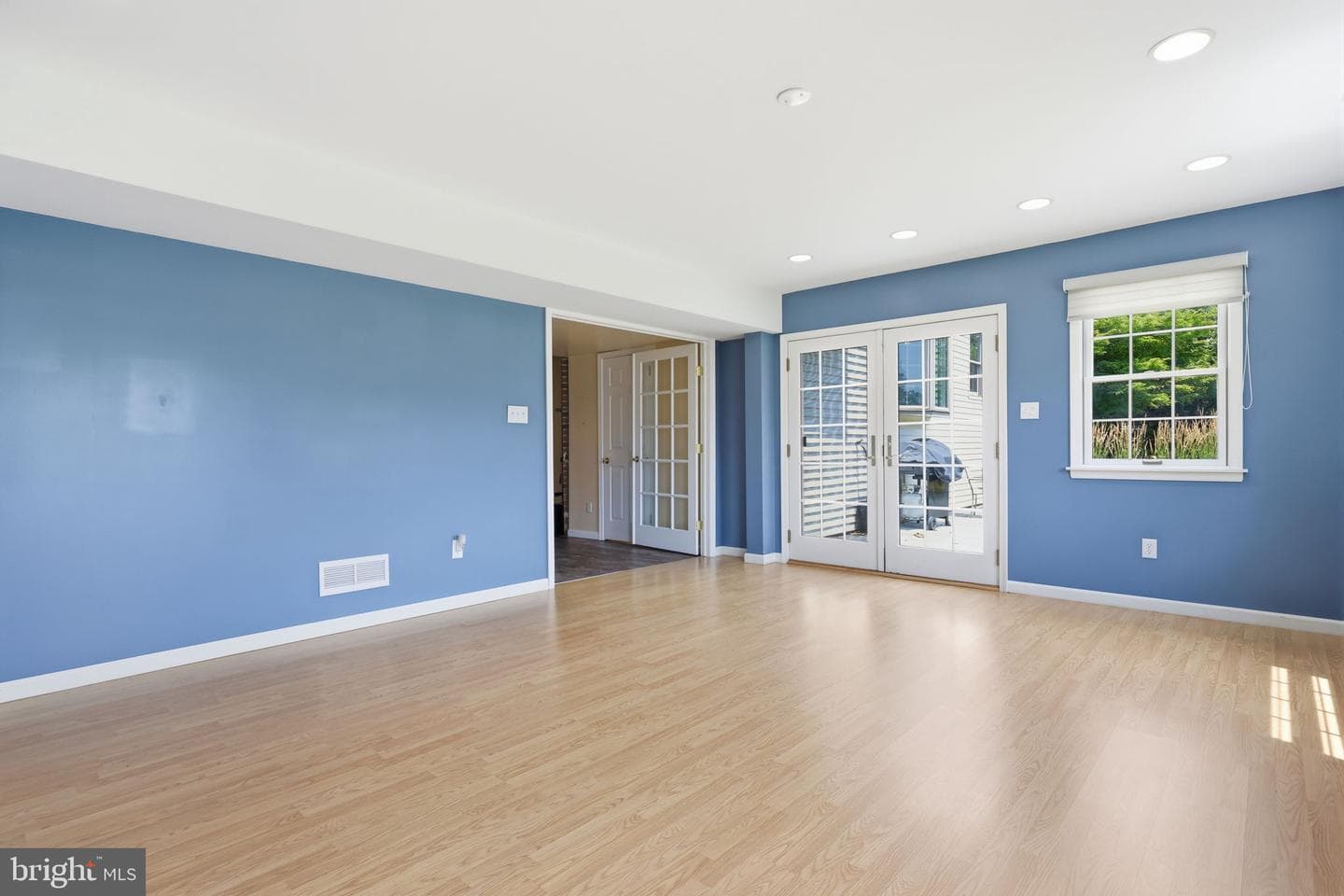 572 Sterling Street photo 14