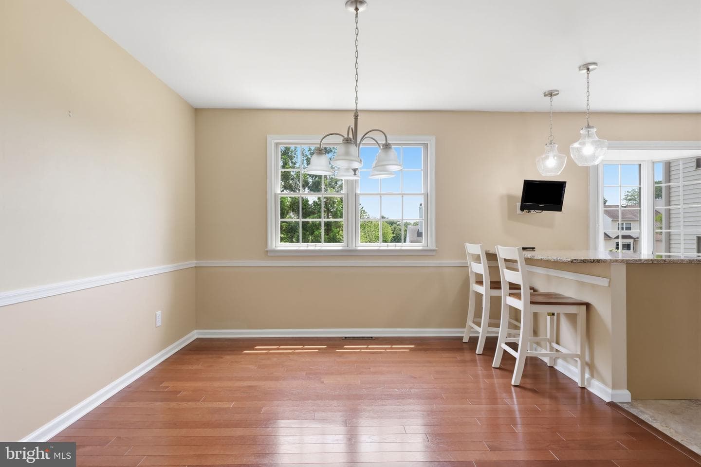 572 Sterling Street photo 19