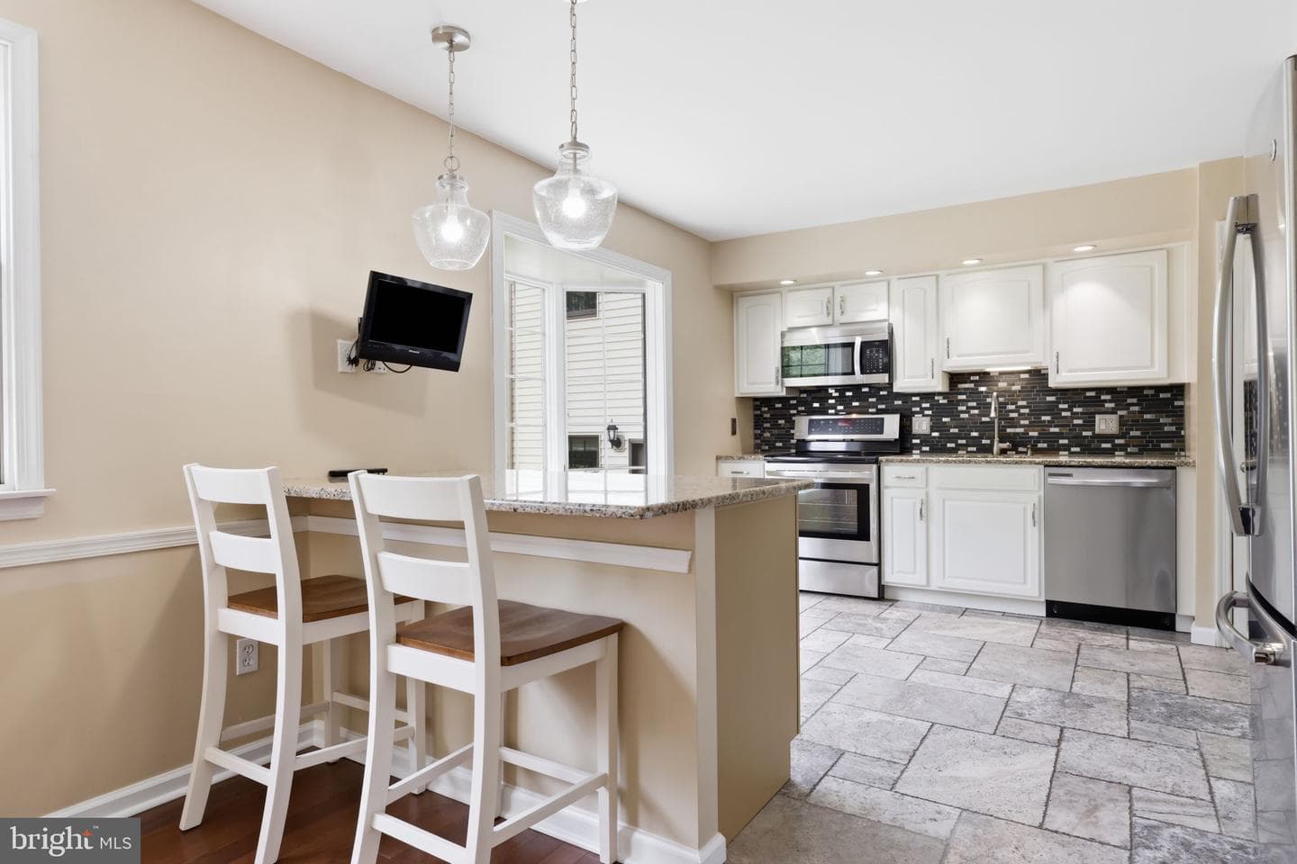 572 Sterling Street photo 20