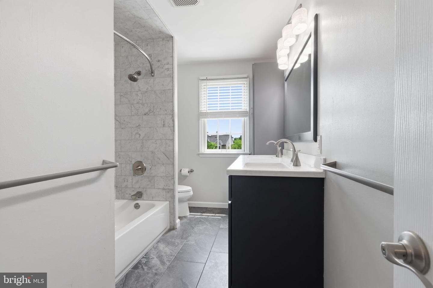 572 Sterling Street photo 27