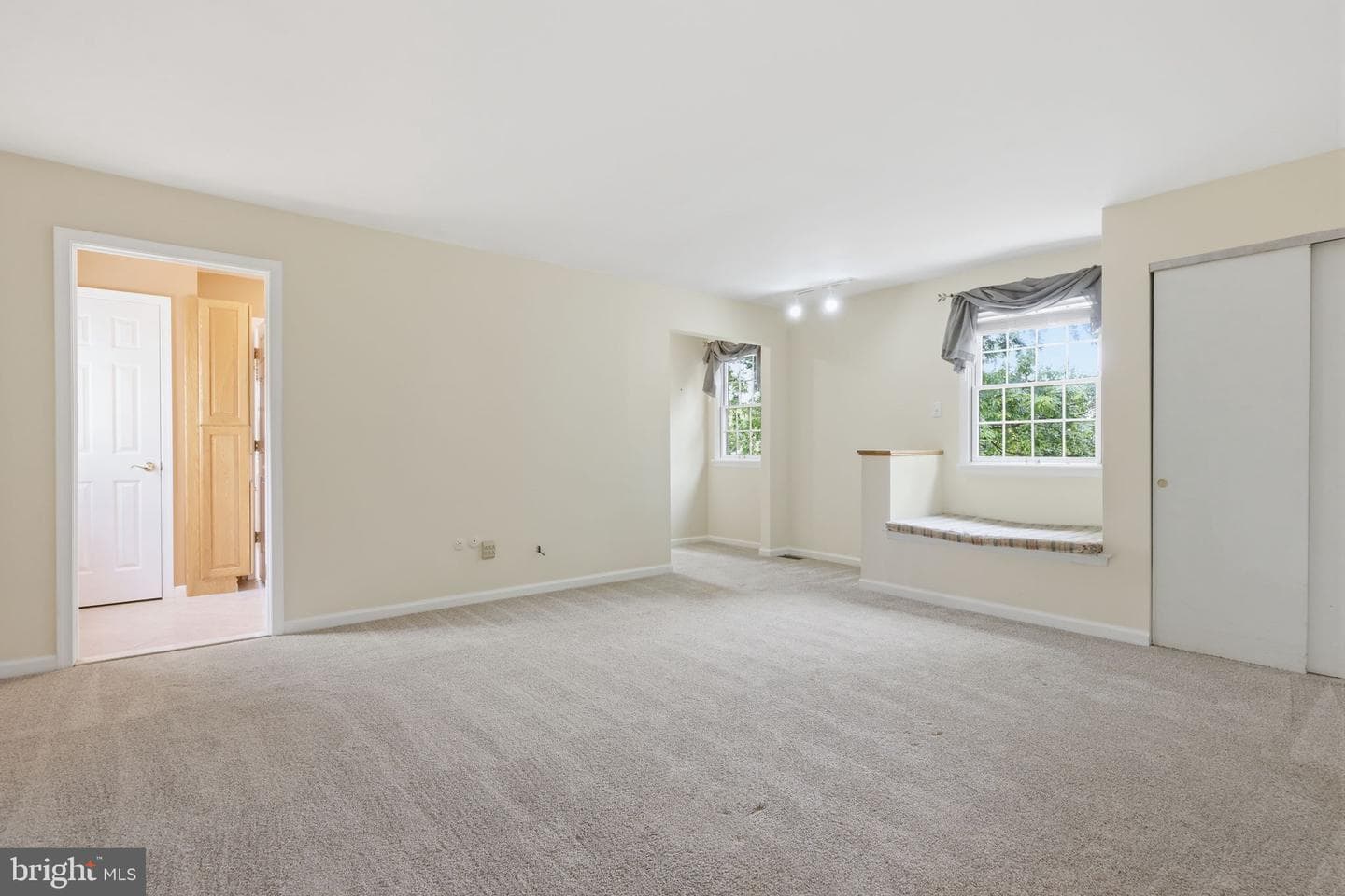 572 Sterling Street photo 30