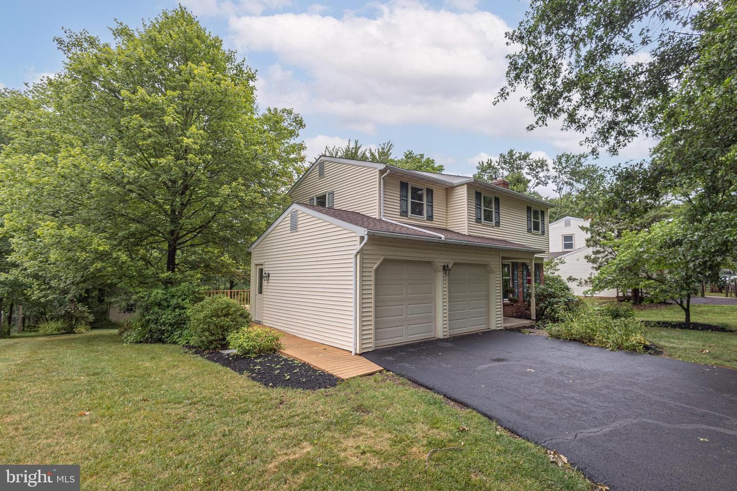 327 Thistle Lane photo 3