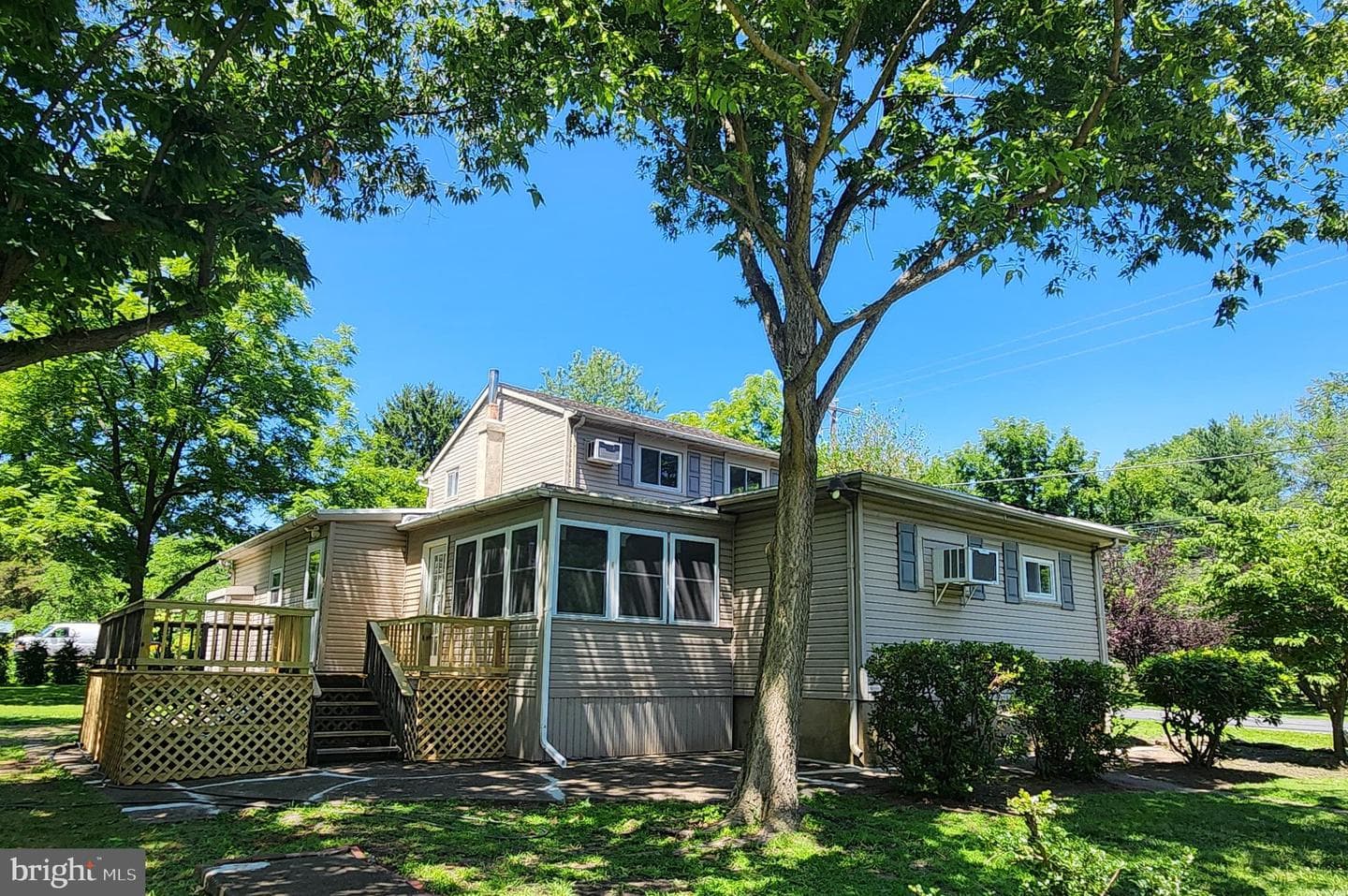 814 Dolington Road photo 4