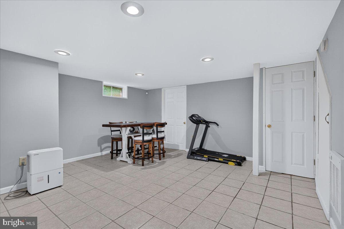 2836 Marion Avenue photo 35