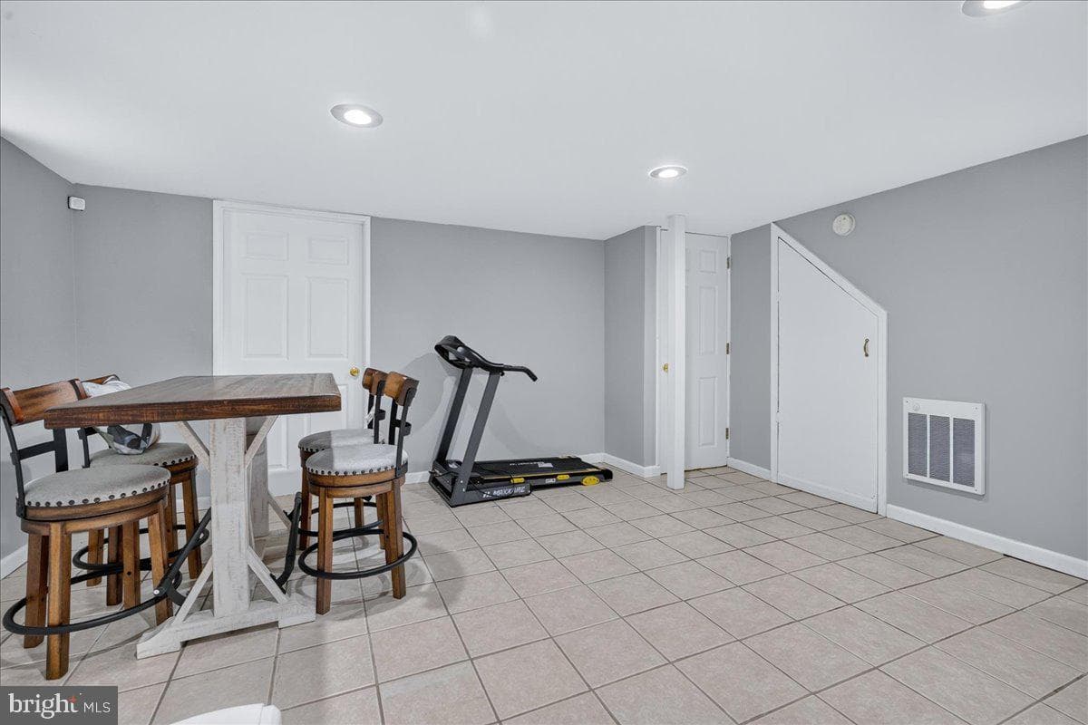 2836 Marion Avenue photo 37