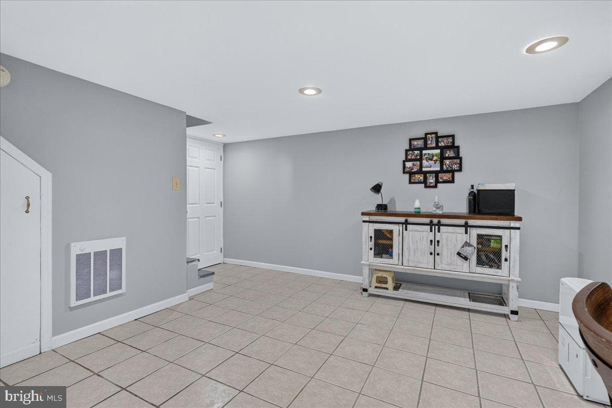2836 Marion Avenue photo 38