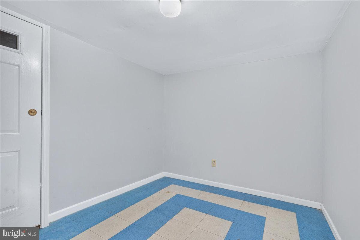 2836 Marion Avenue photo 40