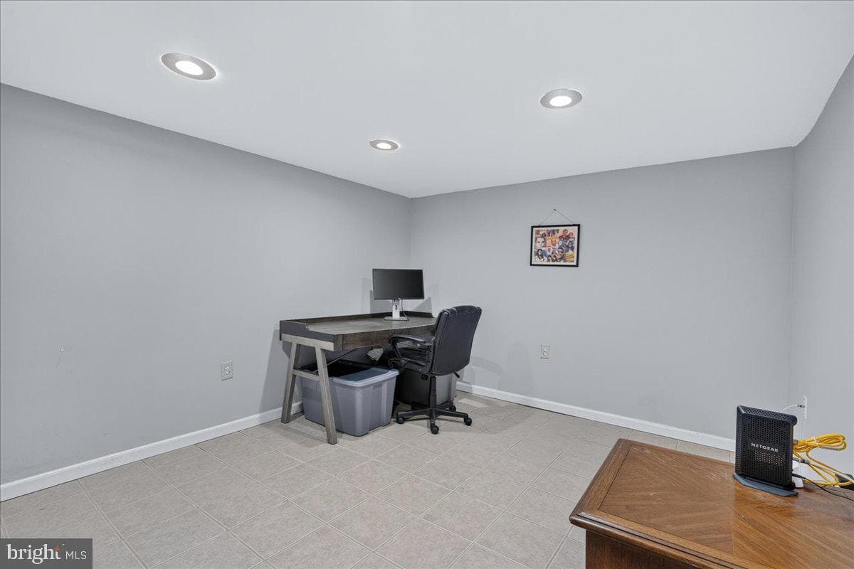 2836 Marion Avenue photo 41