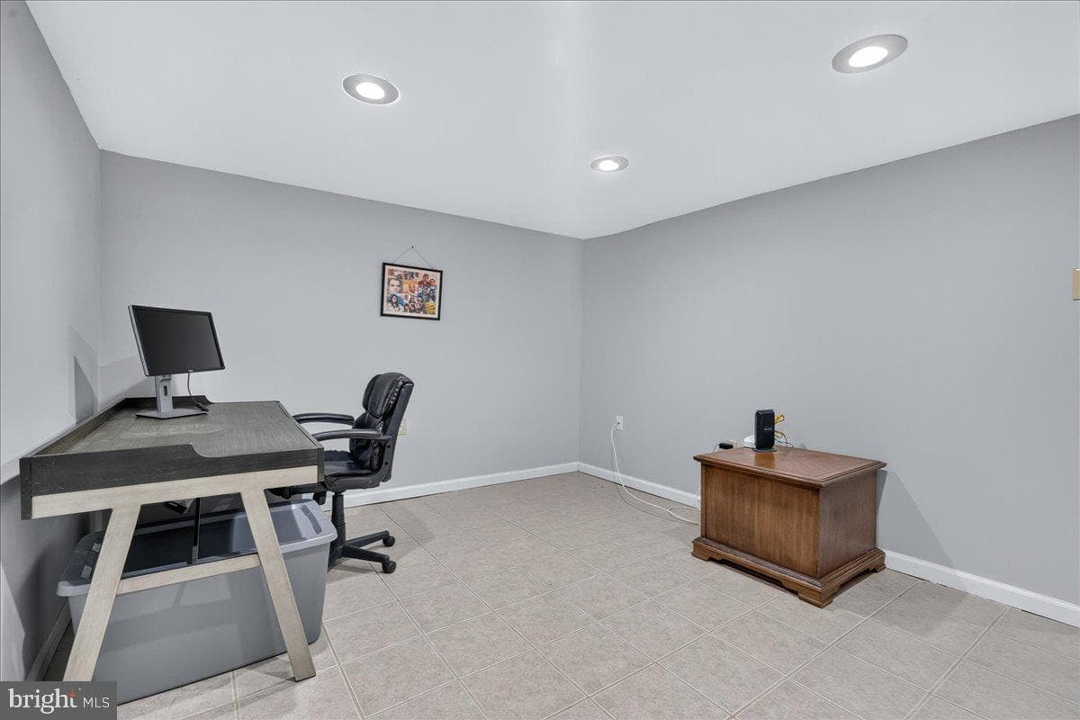 2836 Marion Avenue photo 42