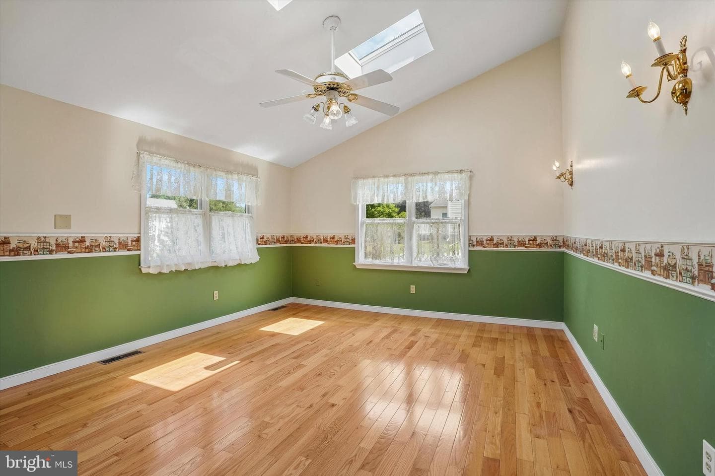 52 Castlewood Drive photo 12