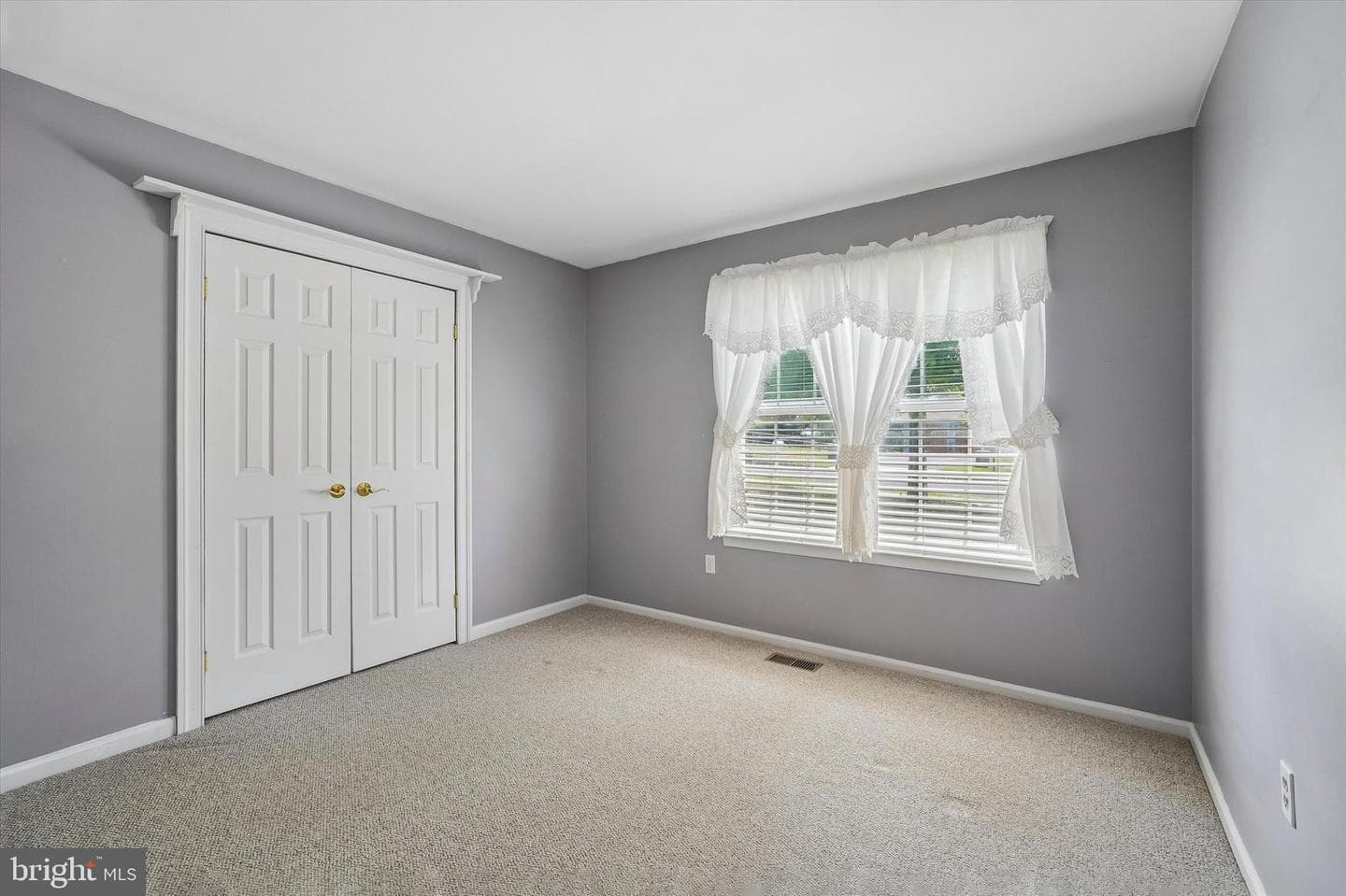 52 Castlewood Drive photo 23