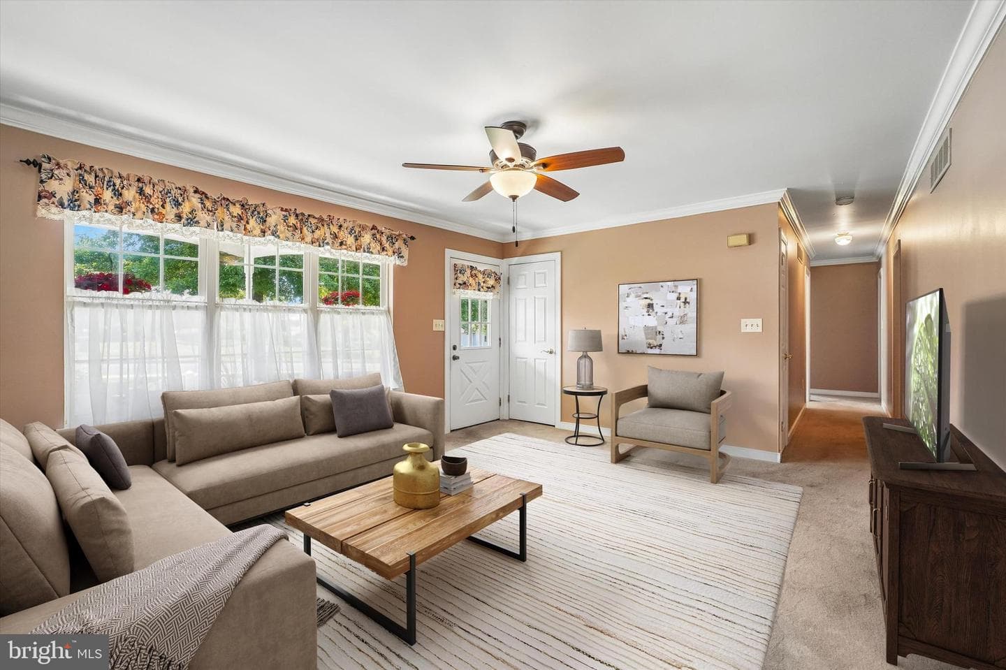 52 Castlewood Drive photo 4