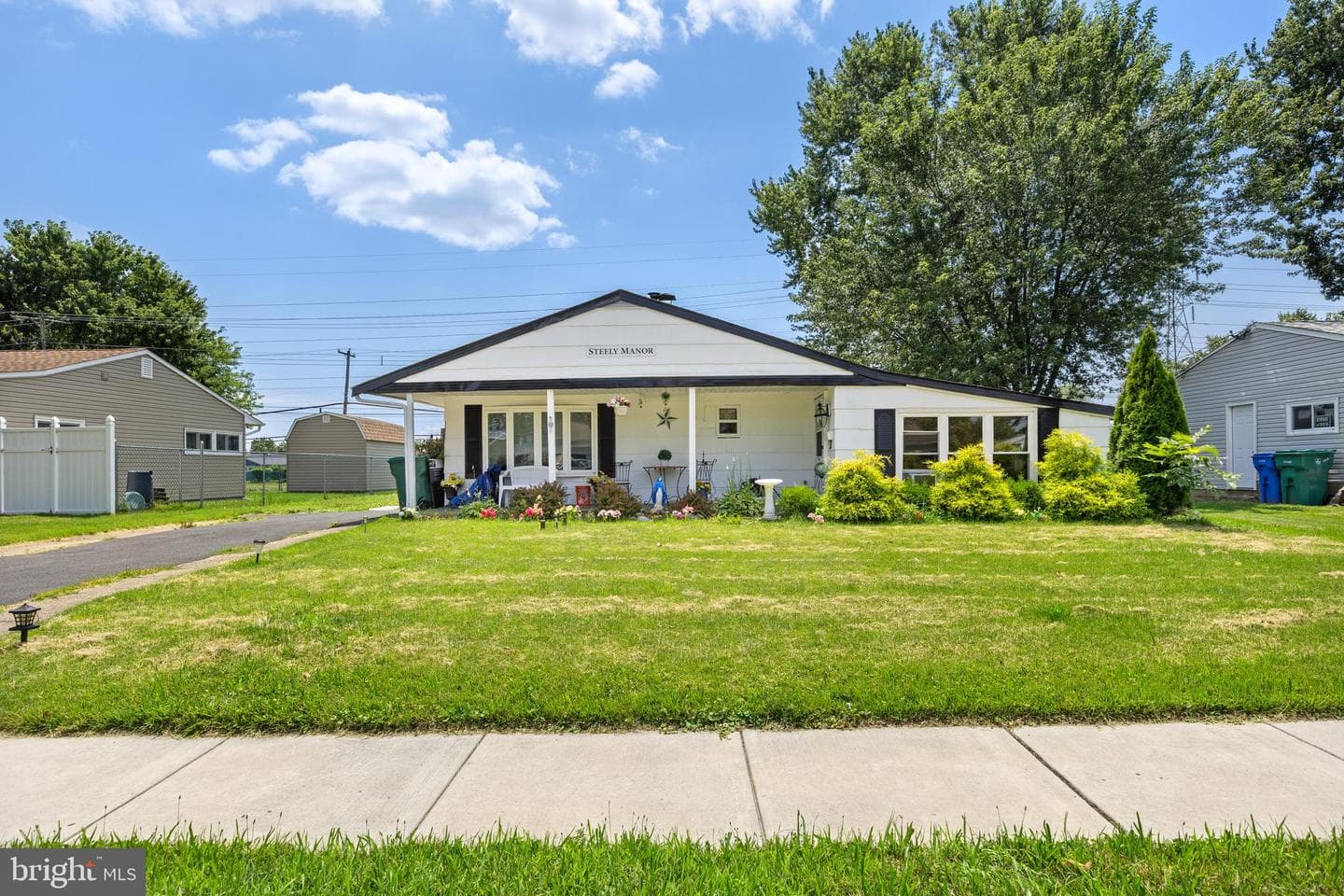 32 Gun Road, Levittown