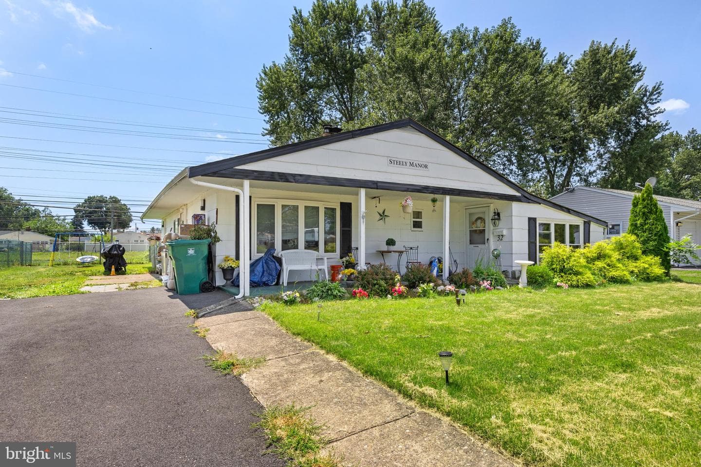 32 Gun Road, Levittown