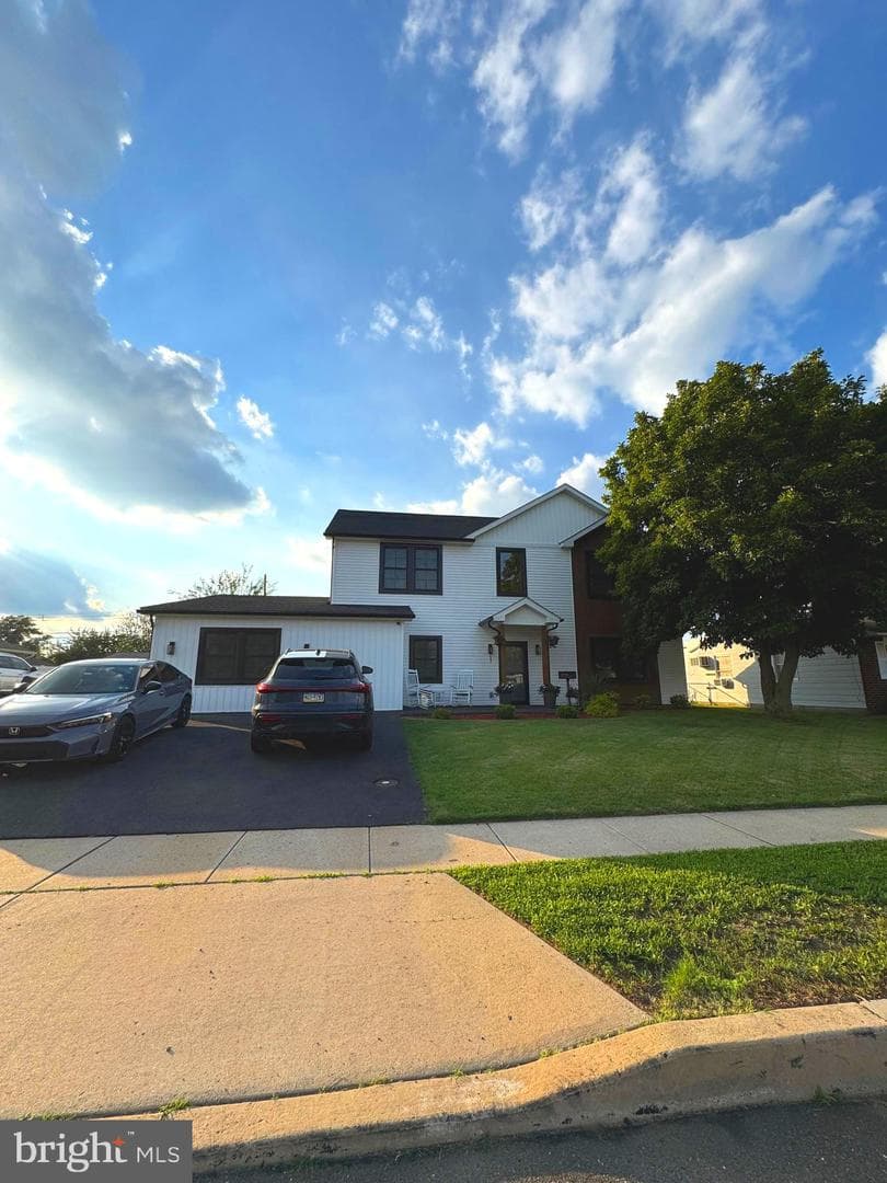 57 Evergreen Lane, Levittown