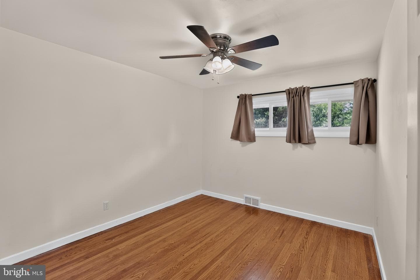 130 Acorn Drive photo 13