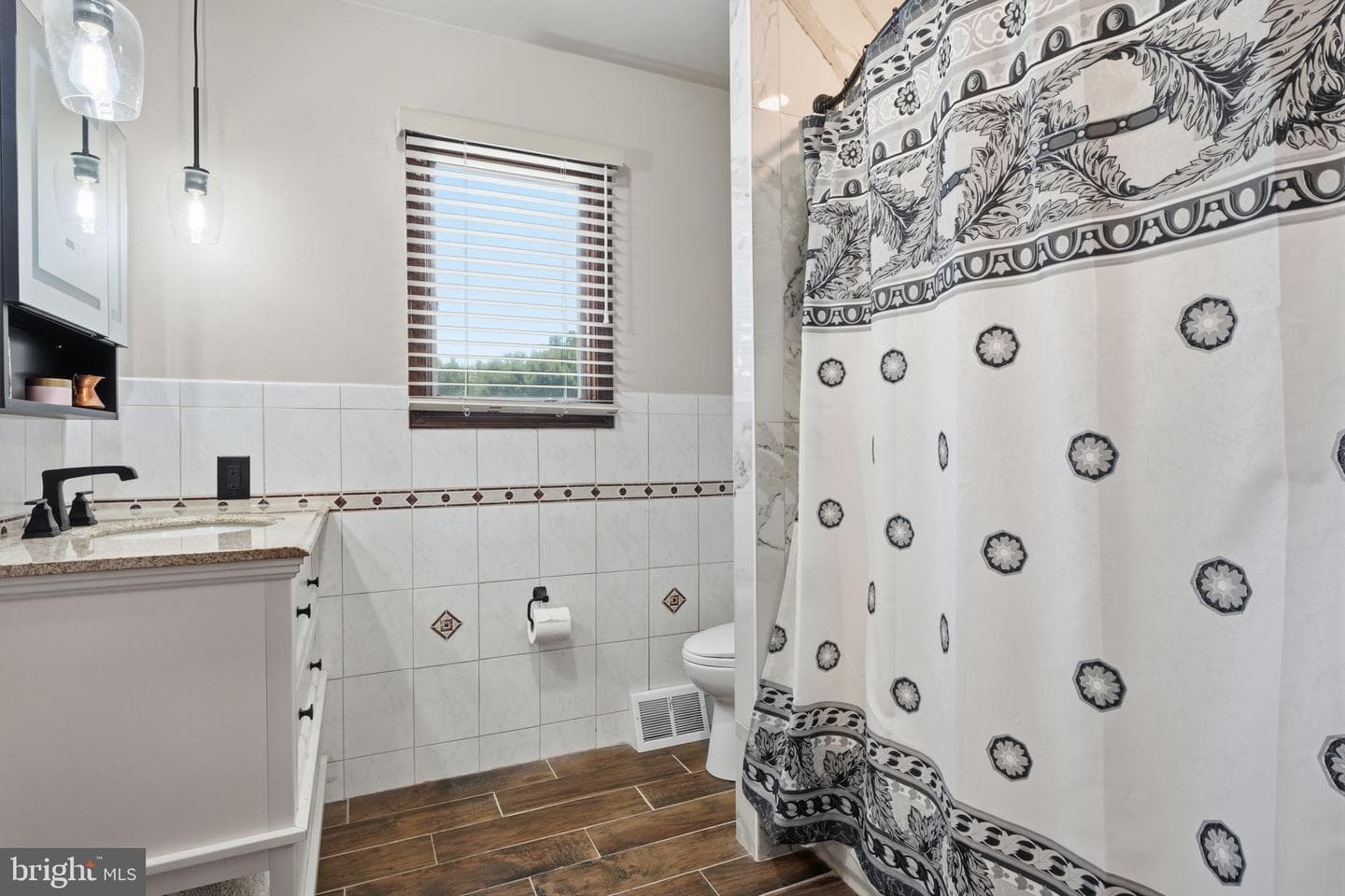 560 Lower Holland Road photo 30