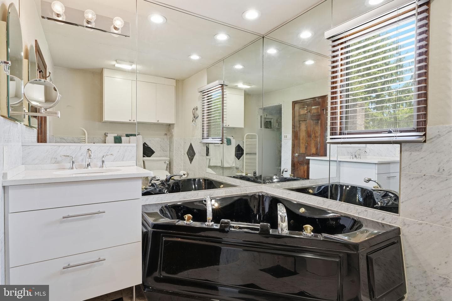 560 Lower Holland Road photo 36