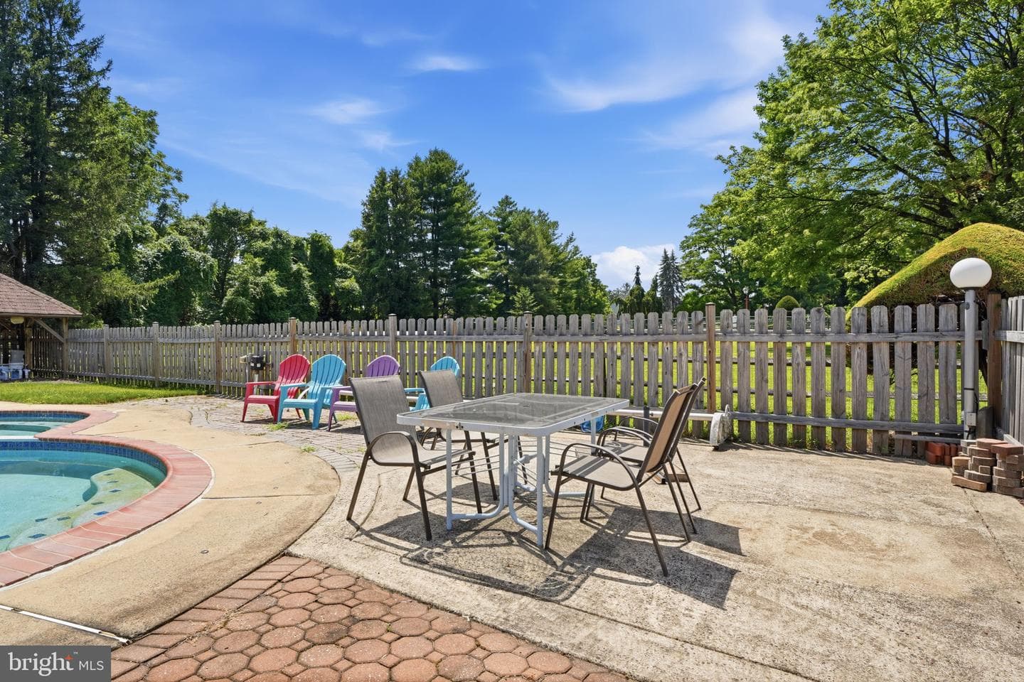 560 Lower Holland Road photo 64