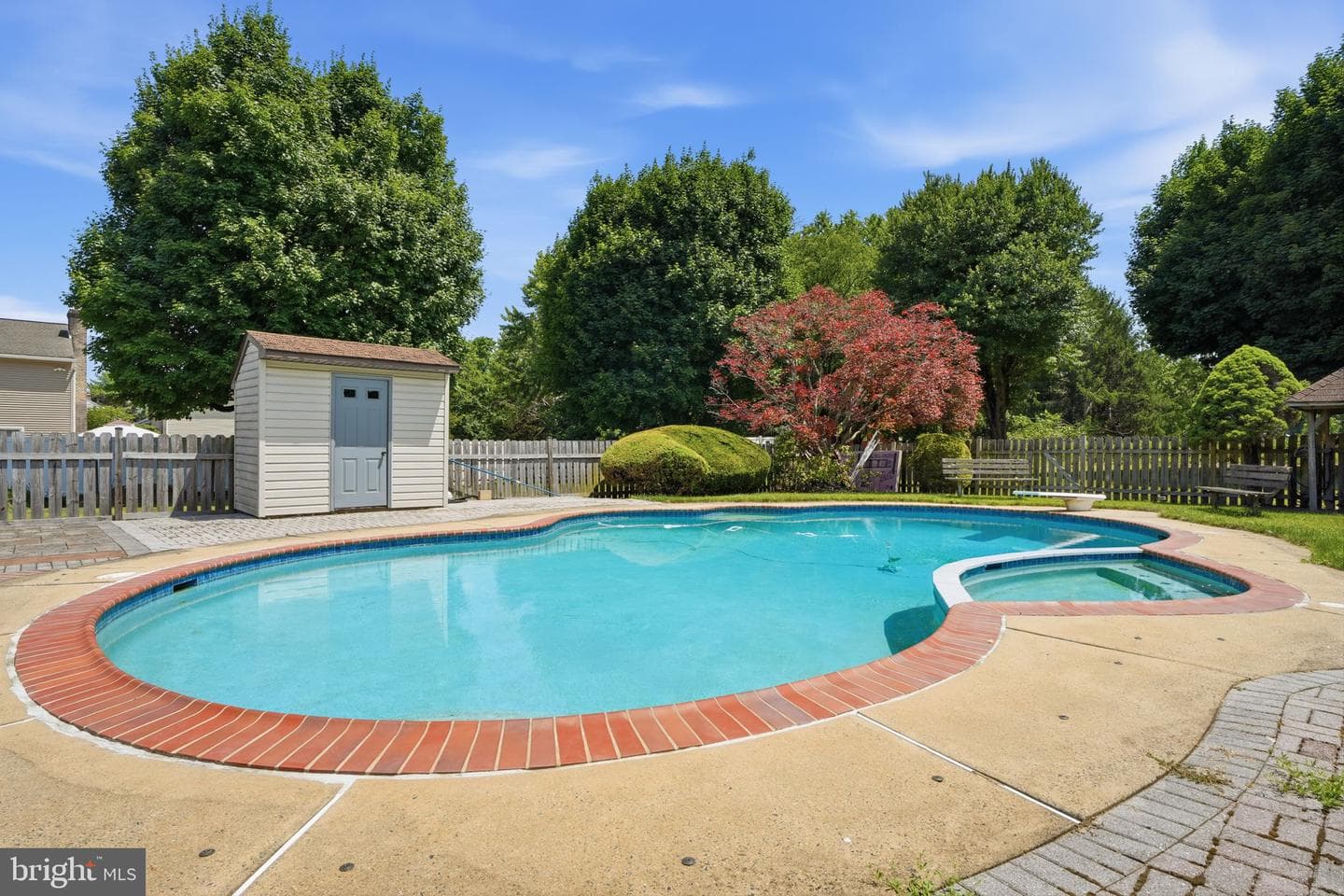 560 Lower Holland Road photo 65