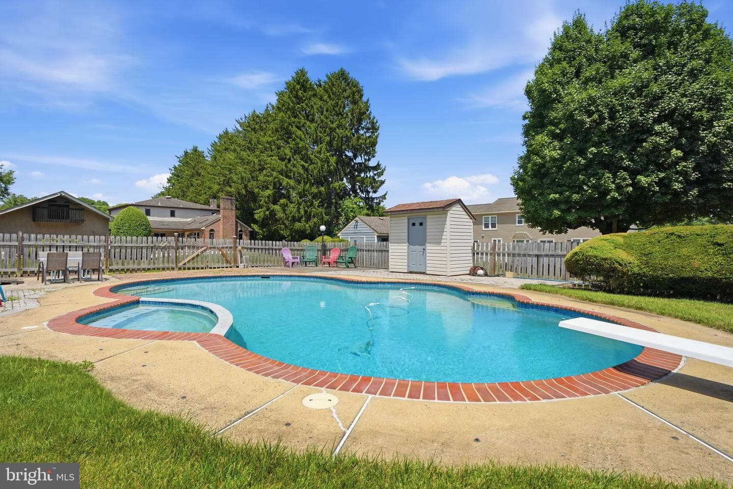 560 Lower Holland Road photo 68