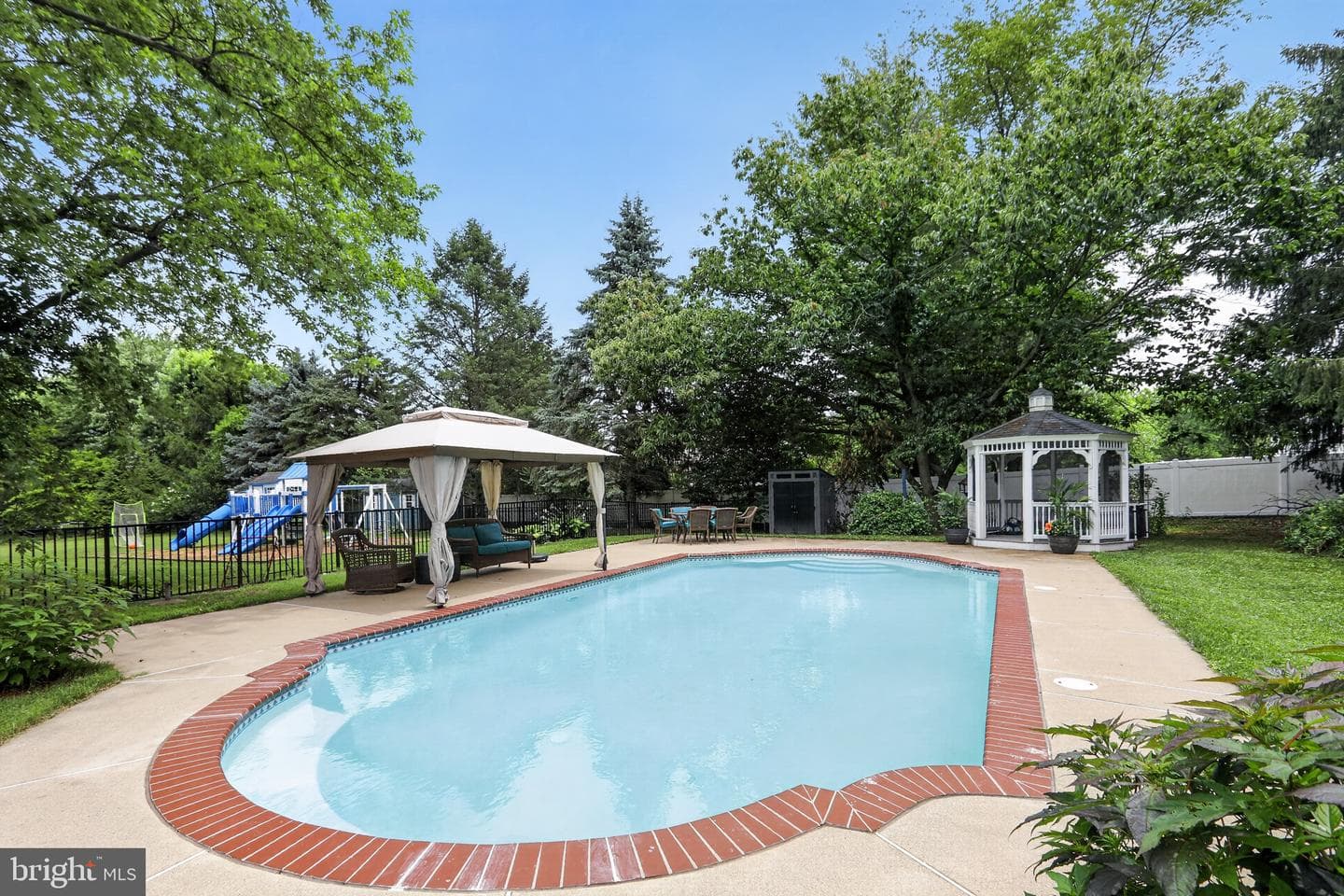 6 Jennifer photo 40