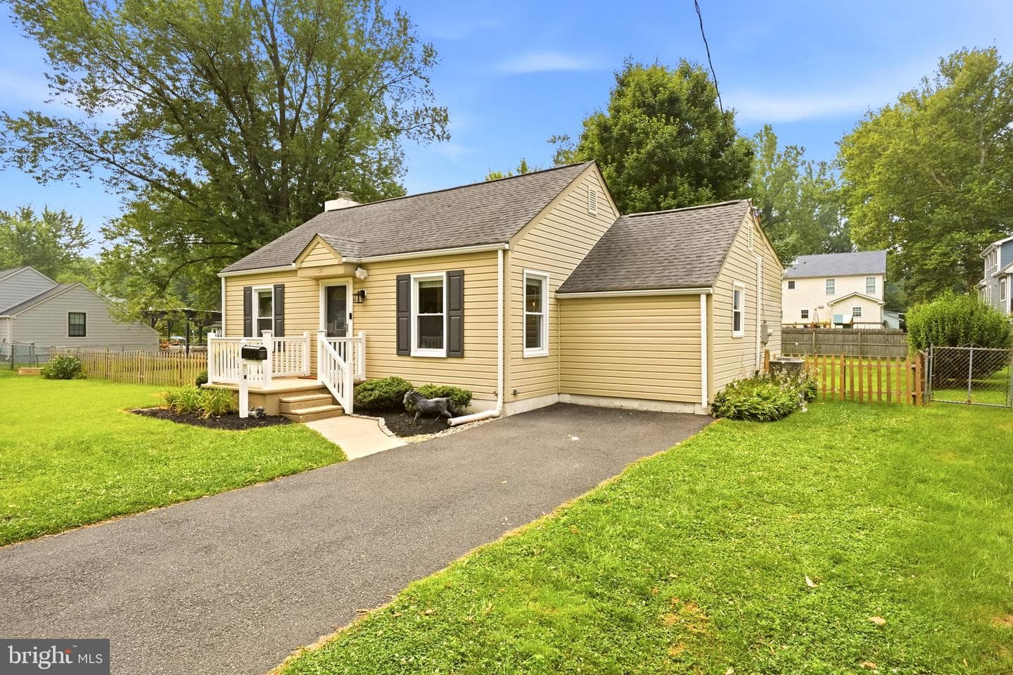 135 Longshore Avenue, Yardley