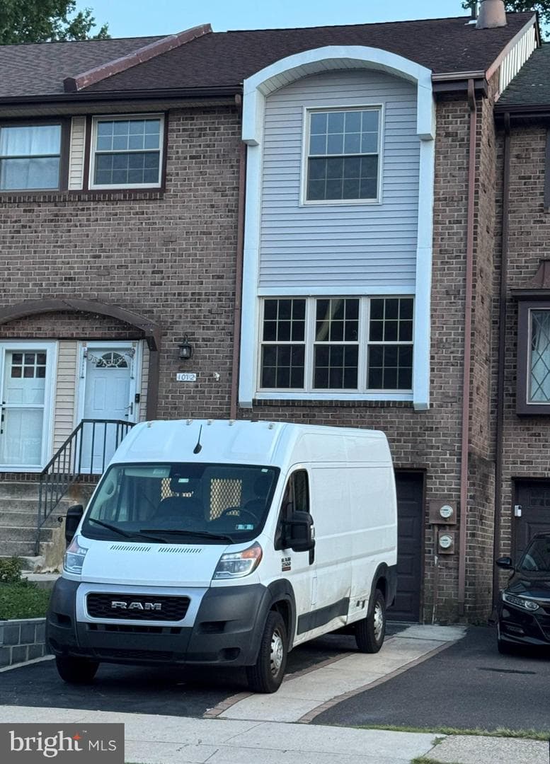 1012 Burnley Court photo 1
